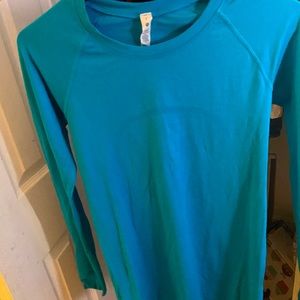 Lululemon workout shirt size 6